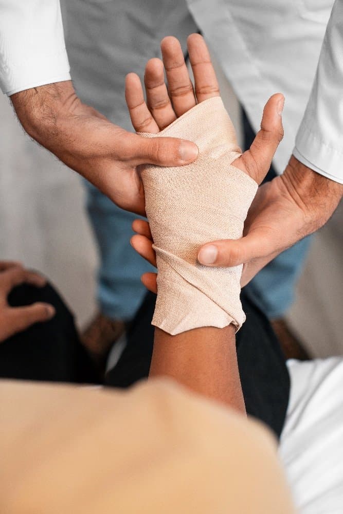 Como fazer o cisto sinovial sumir: Dicas e tratamentos