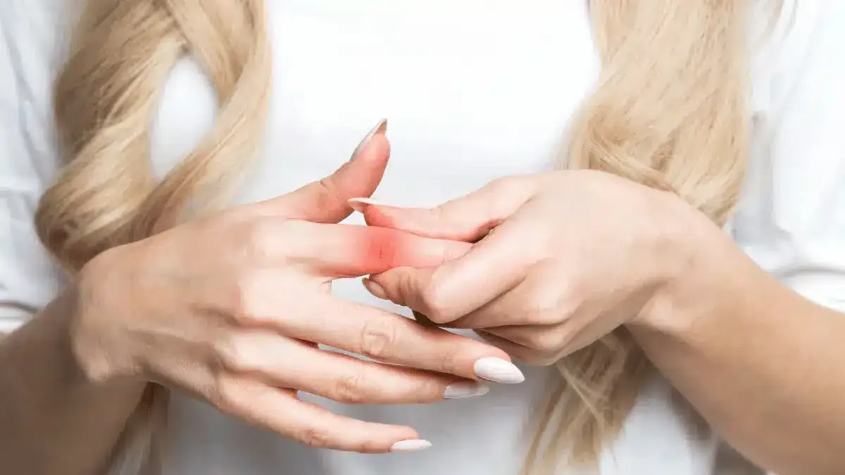 Como tratar dor nas juntas dos dedos das mãos